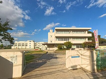 松伏町立松伏第二小学校 1060m(徒歩15分)
