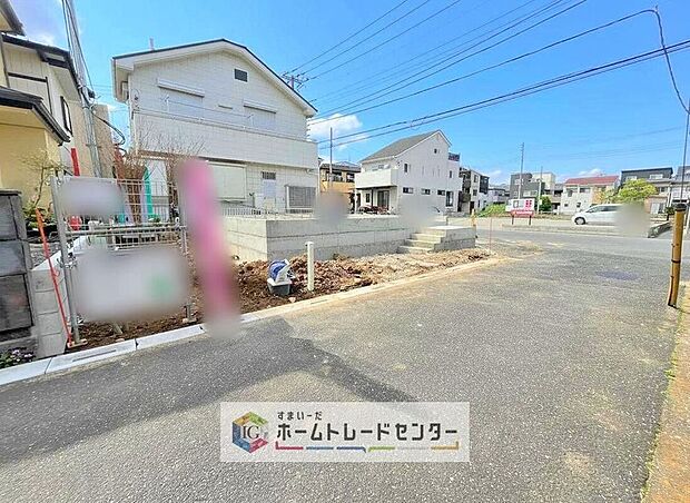 【前面道路含む現地写真】資料請求やご見学は即日対応可能♪陽当りや通風など住みやすさの工夫が満載。資料に載っていない街並みや周辺環境は、ぜひ現地で実際にお確かめください。