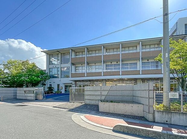 春日部市立東中学校（約1,200m）