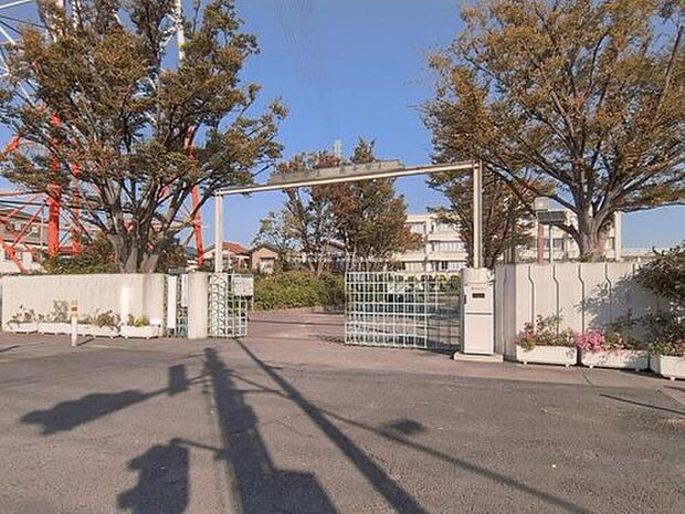 草加市立谷塚中学校（約850m）