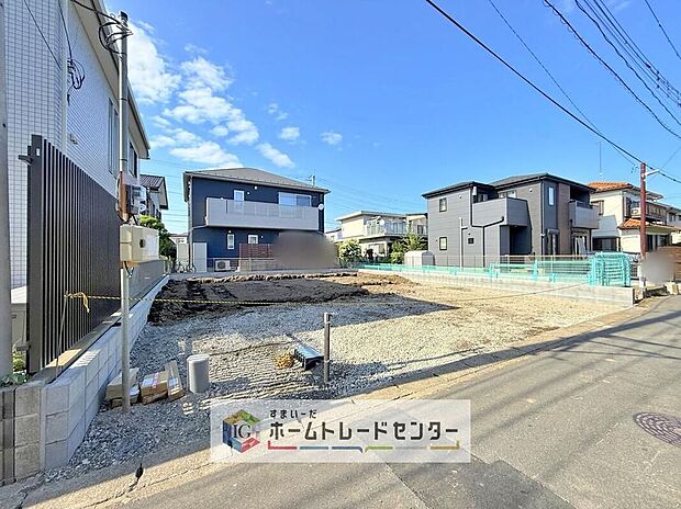 【現地外観写真】どのような建物が建つか、間取りの広さはどうかなど、気になる点は丁寧にご説明いたします。資料請求やご案内は即日対応いたします。土日や平日、お仕事終わりの時間など、ご都合に合わせてご案内いたします。