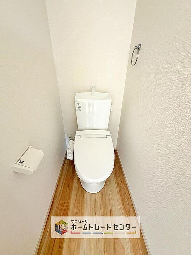 【【トイレ】】トイレスペースが１・２階にございますので、朝の混雑時に家族が分散して使用できます。またゲスト用・家族用と分けることも出来ますよ。