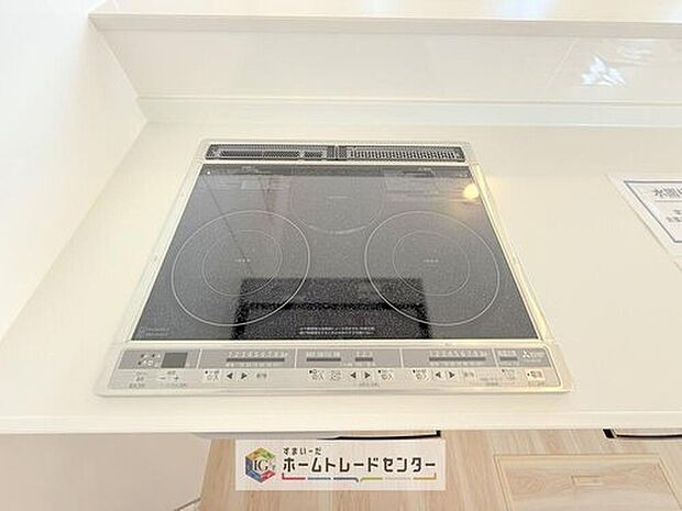 【【IHクッキングヒーター】】火力が強く、お掃除も簡単なため毎日のお料理の時間短縮になります。火を使わないのでお子様のお料理のお手伝いも安心ですね♪