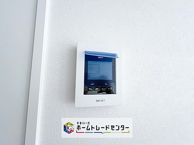 【【TVモニター付きインターホン】】録画機能もあり、どのような人が何時に来訪されたのかが分かります。防犯上はもちろん、お届け物などの把握にも便利です。ライトが付いているので、夜間でも安心です。