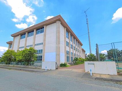 越谷市立西中学校 580m(徒歩8分)