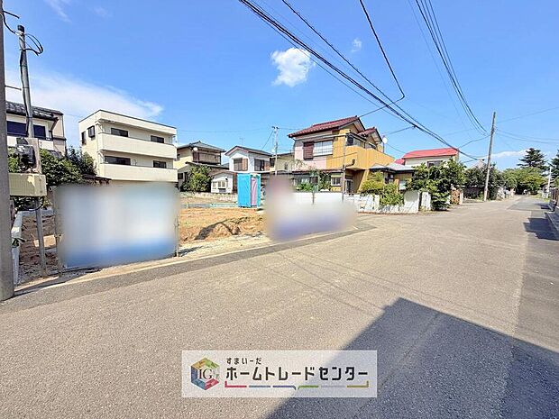 【前面道路含む現地写真】完成してからは見ることのできない、施工方法や構造をしっかりとご確認いただけるのが、建築中の住宅の大きなメリットです。専門知識を持ったスタッフがご説明させていただきます。お気軽にお問い合わせください。
