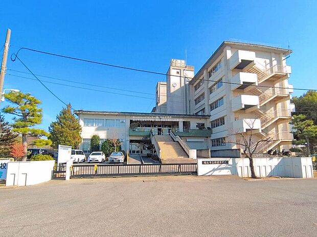 越谷市立新栄中学校(約600m)