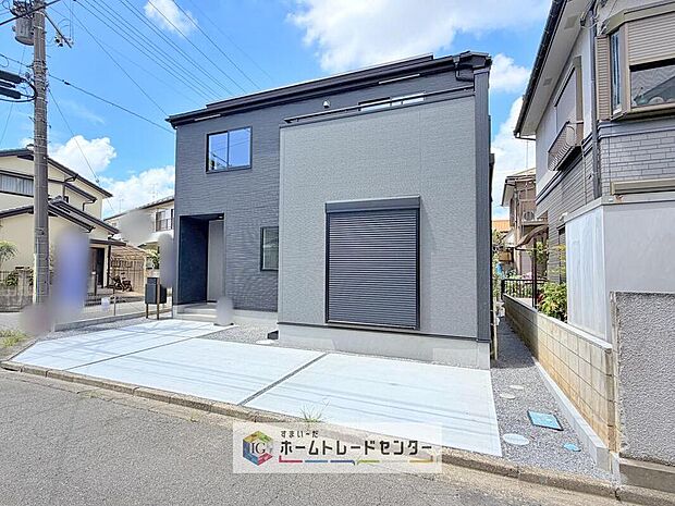 【駐車場】カースペースが2台分ございますので、家族分の自転車を駐輪したり、急な来客用の駐車スペースとしてもお使いいただけます。