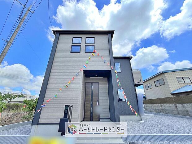 【現地外観写真】爽やかな青空と陽光に包まれる心地よい住空間。ネットでは分からない現地の魅力をぜひご覧ください。人生で大切なお住まいですので、ゆっくりとご見学ください。