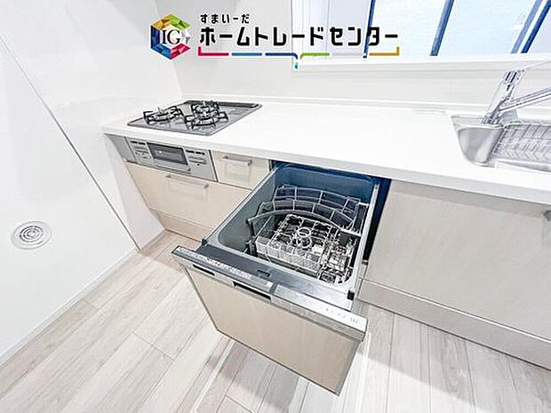 【【食器洗浄乾燥機】】後片付けもラクラクなビルトイン食洗機付き。洗い終わった食器の水切りや乾燥としても便利です。