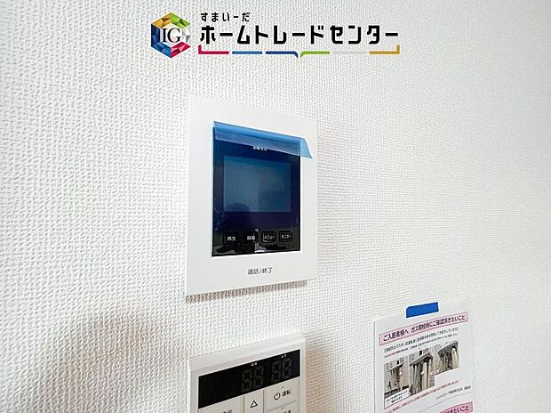 【【カメラ付きインターホン】】カメラ付きインターホンは、荷物の受け取りや来客対応の前に相手の顔を確認できます。お子さまがお留守番する時間や、家事で手が離せない時にも落ち着いて対応しやすく、防犯面でも心強い設備です。