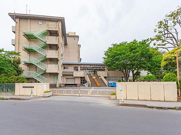 越谷市立武蔵野中学校(約1,600m)