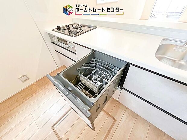 【【食器洗浄乾燥機】】忙しい奥様の味方、後片付けもラクラクなビルトイン食洗機付き。洗い終わった食器の水切りや乾燥としても便利です。