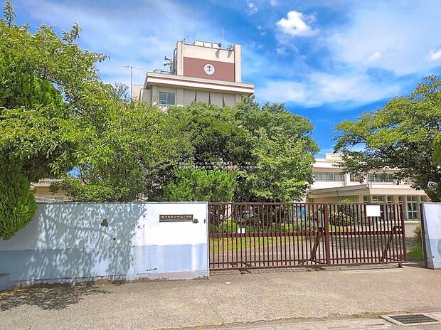 春日部市立牛島小学校（約1,400m）