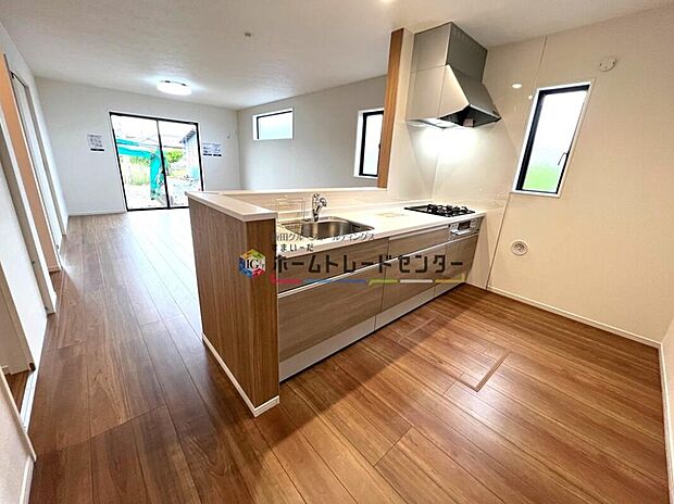 ◆ご家族と会話をしながらのお料理は楽しいですね。出来上がった料理をお子さんが運ぶなどお手伝い時間も増えそう♪