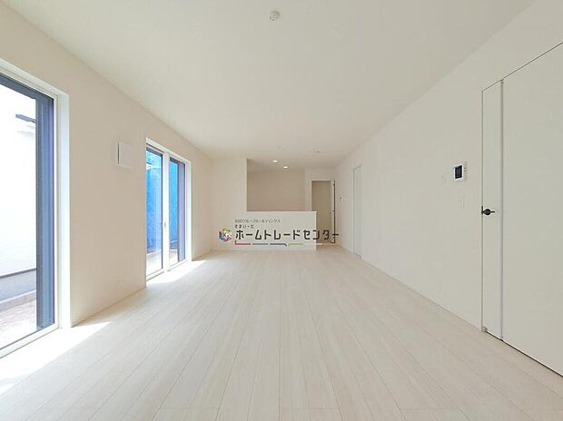 ◆木目調で温かく、居心地の良いリビングはご家族みんなの憩いの場です♪