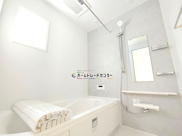 【浴室】2号棟◆毎日の疲れをいやす浴室は1坪タイプです。足を伸ばしてゆっくりとくつろげます。浴室暖房乾燥機も標準装備です!