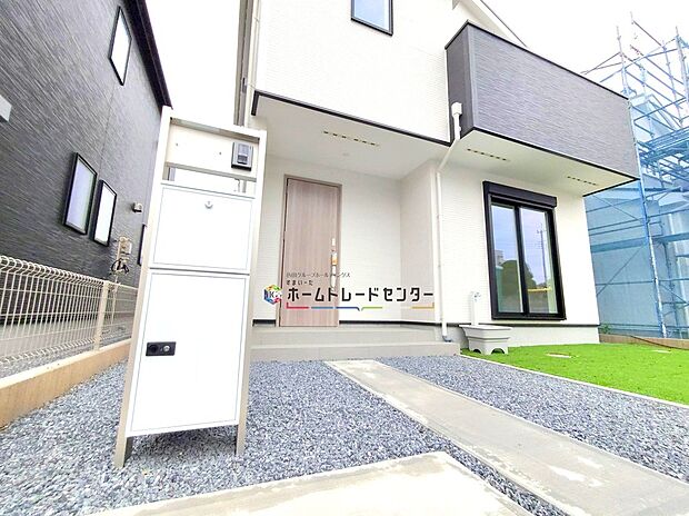 【玄関】2号棟◆宅配ボックスがついております!