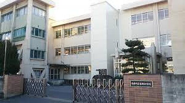吉岡町立吉岡中学校(約700m)