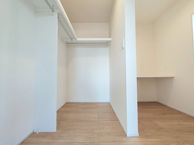 【収納】◆大きなクローゼットはお洋服もすっきり収納可能♪衣装ケースなども充分置けます♪