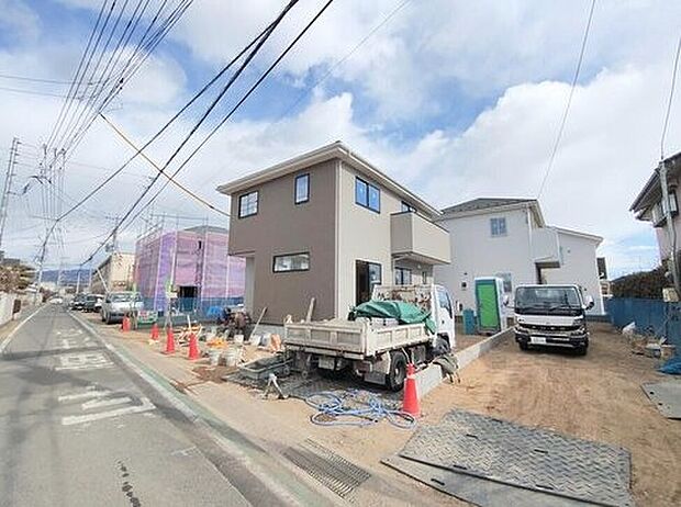 【前面道路含む現地写真】◆休日にご家族揃ってご見学はいかがでしょうか♪実際の現地を見てみると図面などではわからない、新たな発見もありますのでまずはお気軽にお問い合わせください!!