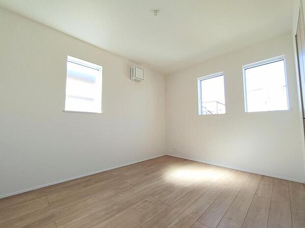 【リビング以外の居室】明るく風通しの良い居室は、毎日の暮らしを快適に彩る空間
家具も配置しやすく使い勝手の良い間取りです