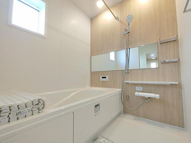 【浴室】広々とした浴室で一日の疲れをゆっくり癒せます。
快適なバスタイムをサポートする設備が充実♪