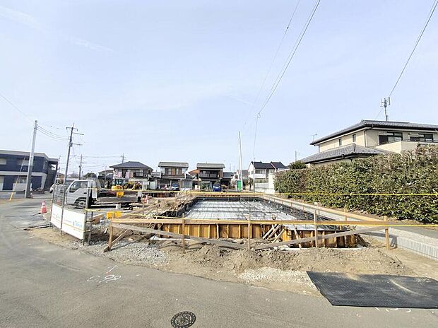 【現地外観写真】◆休日にご家族揃ってご見学はいかがでしょうか♪実際の現地を見てみると図面などではわからない、新たな発見もありますのでまずはお気軽にお問い合わせください！