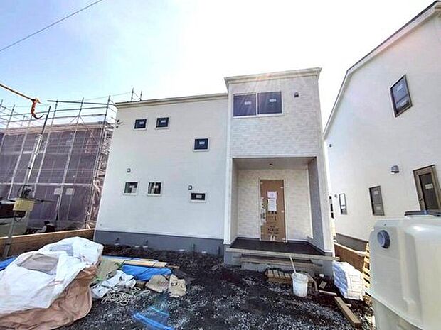 【現地外観写真】現地（2026年3月）撮影 四角いフォルムがつくる、すっきりとした美しいデザインです。