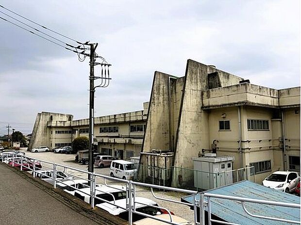 富岡市立さくら小学校（約1,700m）