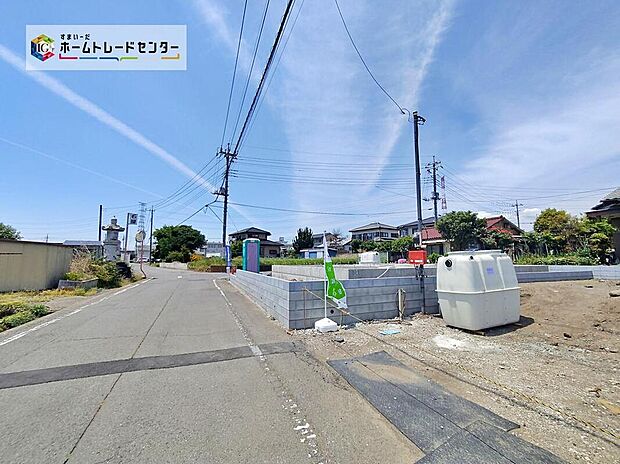 【前面道路含む現地写真】住人以外の車の進入も少なく、小さなお子様を持つご家庭にも安心。カースペースを広く確保したので、愛車のお手入れもしやすくなっております。資料送付・ご見学即対応!お気軽にお問い合わせください♪