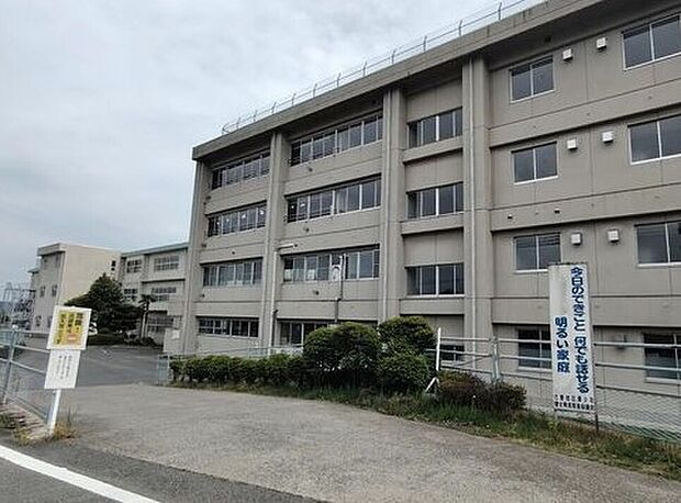 渋川市立古巻小学校(約1,700m)