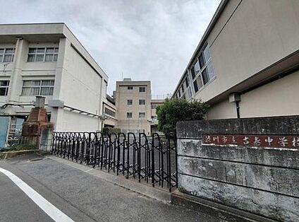 渋川市立古巻中学校 2000m(徒歩25分)