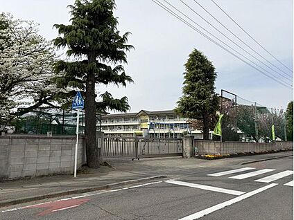 高崎市立倉賀野小学校 750m(徒歩10分)