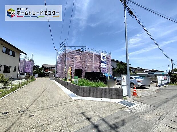 【前面道路含む現地写真】◆２号棟◇ご不明点等、スタッフがしっかりと説明させていただきますので、安心して現地をご覧ください♪