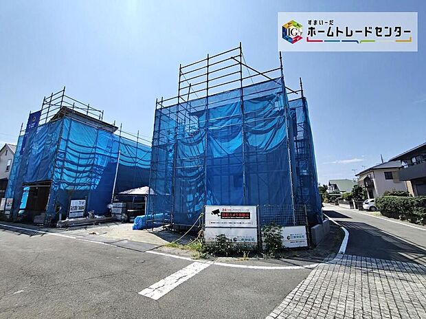【現地外観写真】◆1号棟◇現地(2026年8月)撮影 前面道路ひろびろでパーキングも楽ちん