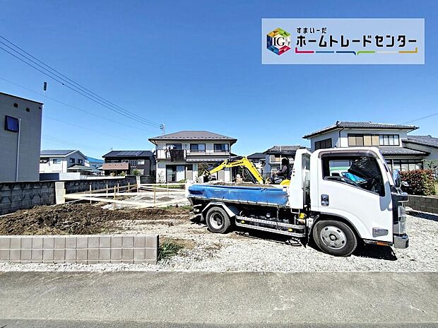 【現地外観写真】南側3.7m公道に面した整形の敷地。群馬八幡駅徒歩3分、駐車4台分の広さを確保しております。