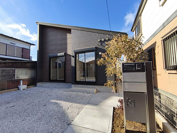 完成しました！内覧受付中　片流れ屋根のシャープなフォルムが印象的！