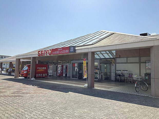 西友鳩山ニュータウン店（約648m）