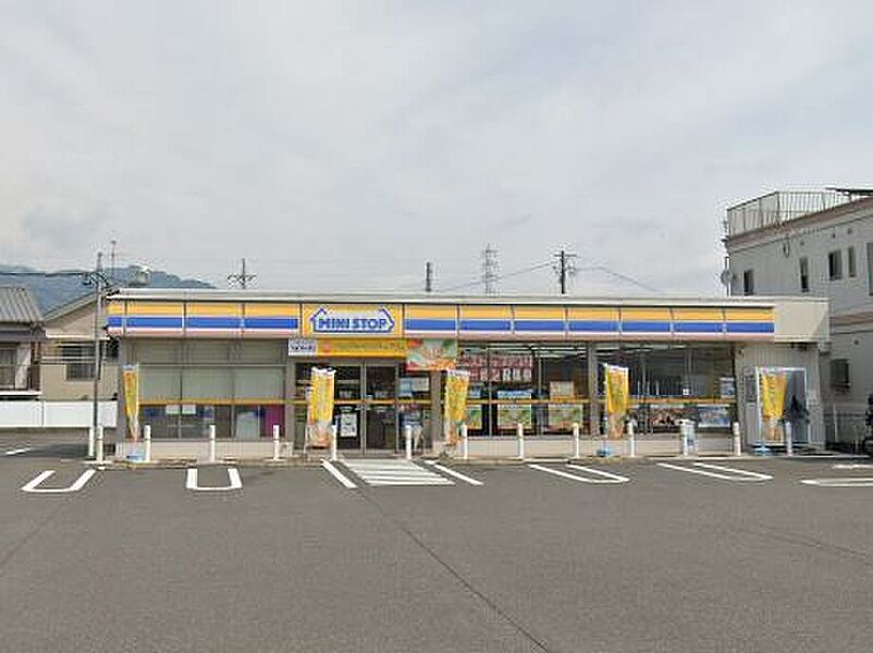 ミニストップ清水高橋店　631ｍ（徒歩８分）