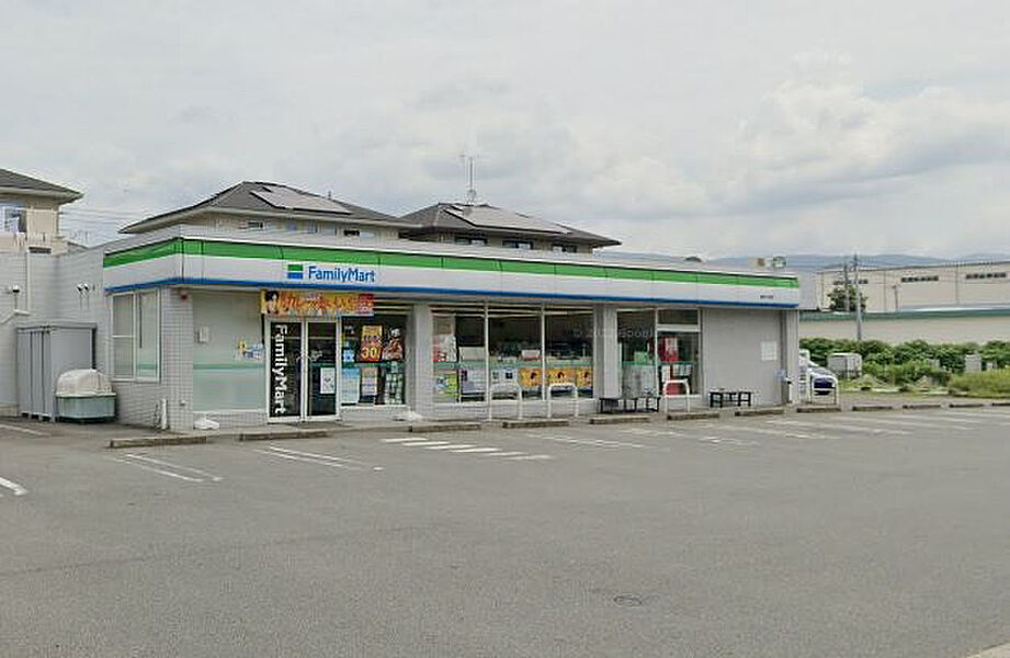 ファミリマート裾野せぎ原店　550ｍ（徒歩７分）