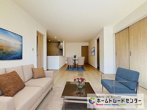 広々としたLDKに、自分好みのインテリアでレイアウト。季節ごとに模様替えなども、楽しみの一つとなりそうです。※家具をCG合成しております。家具付き販売ではございません
