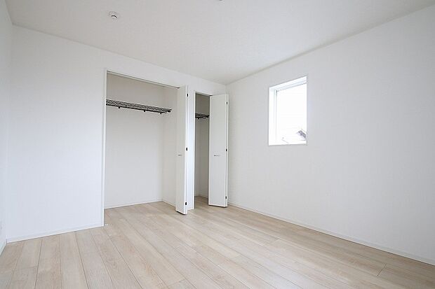 【☆Bed Room☆】2階の各居室にはそれぞれ収納を完備！しっかりとした容量を確保しているので、お部屋は美しい空間を保てますね。
