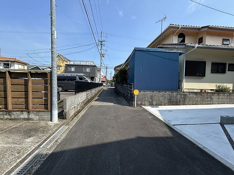 前道路を含む現地外観写真