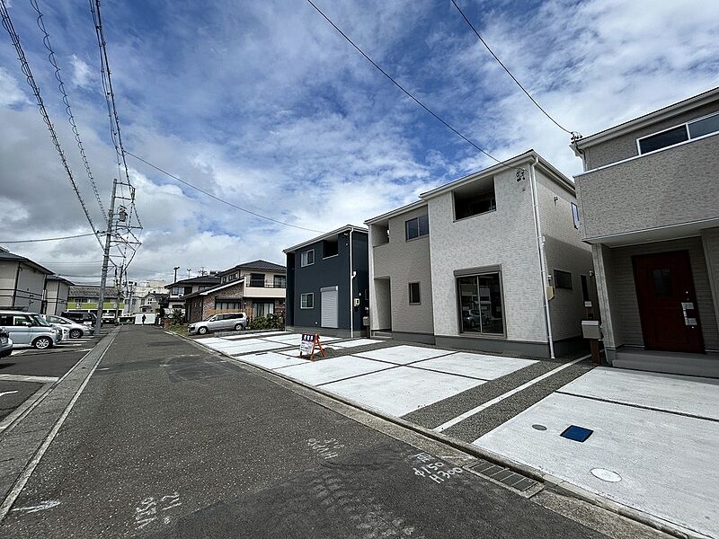 前道路を含む現地外観写真