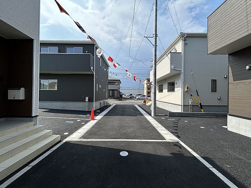 前道路を含む現地外観写真