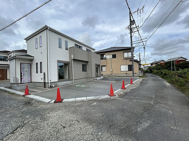 前道路を含む現地外観写真