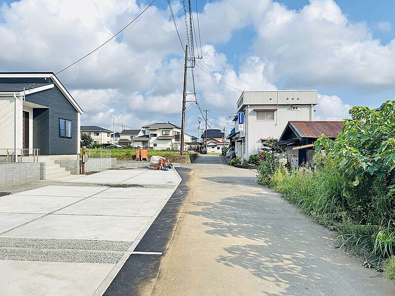 前道路を含む現地外観写真