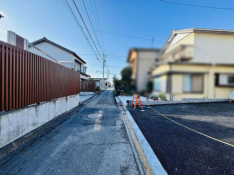 前道路を含む現地外観写真