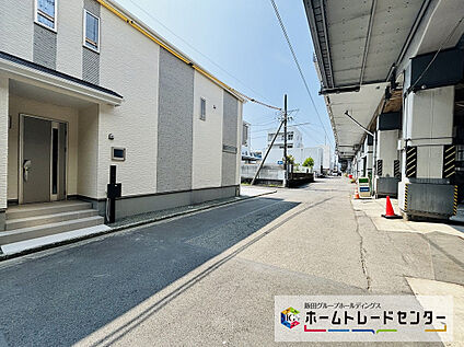 前道路を含む現地外観写真